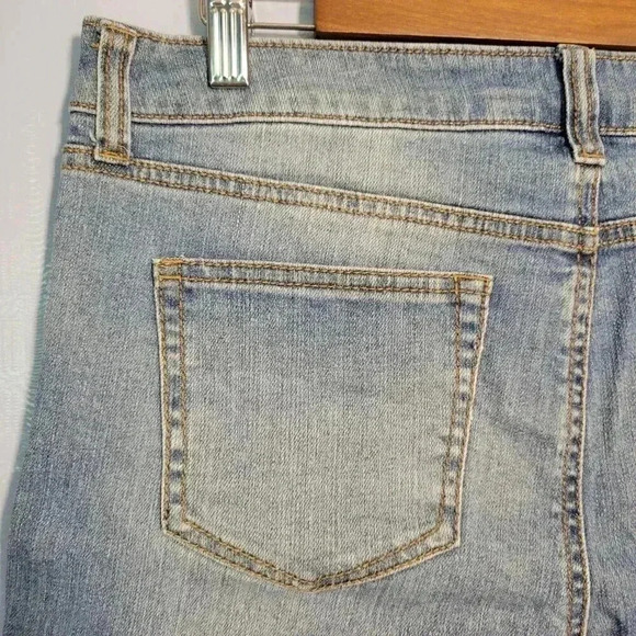 Truth + Theory Size 10 Classic Roll Raw Hem Light Denim Blue Jean Shorts - Picture 7 of 10